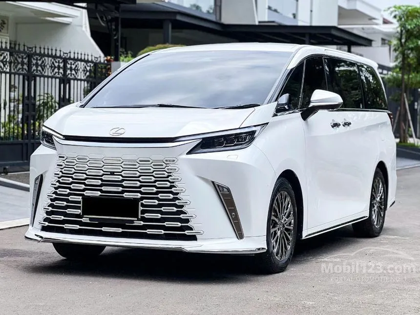 2023 Lexus LM 350h 7 Seater MPV