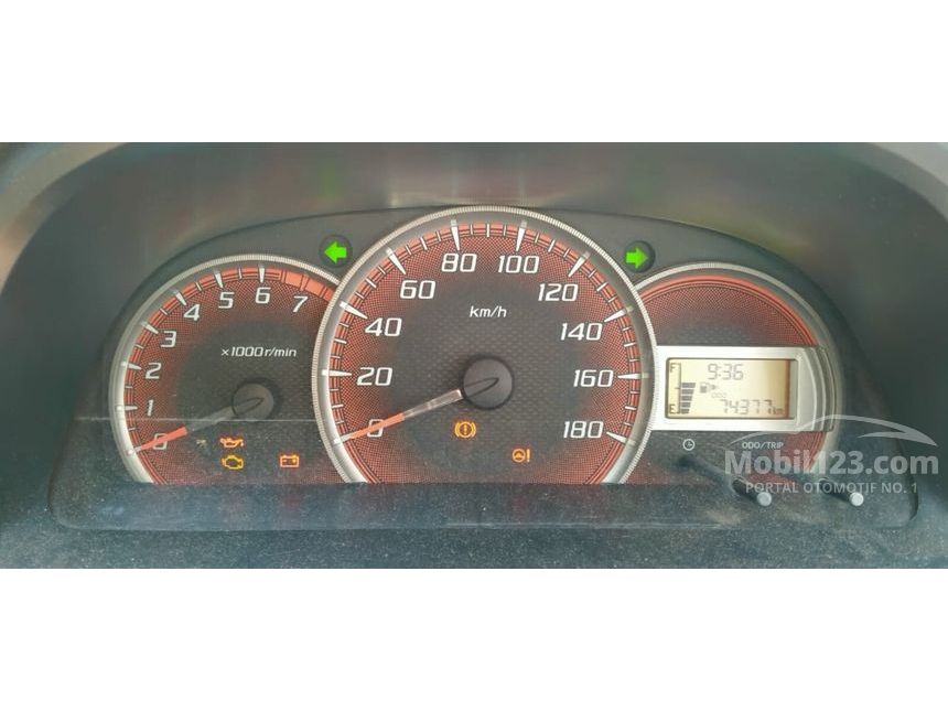 2015 Daihatsu Xenia D STD MPV