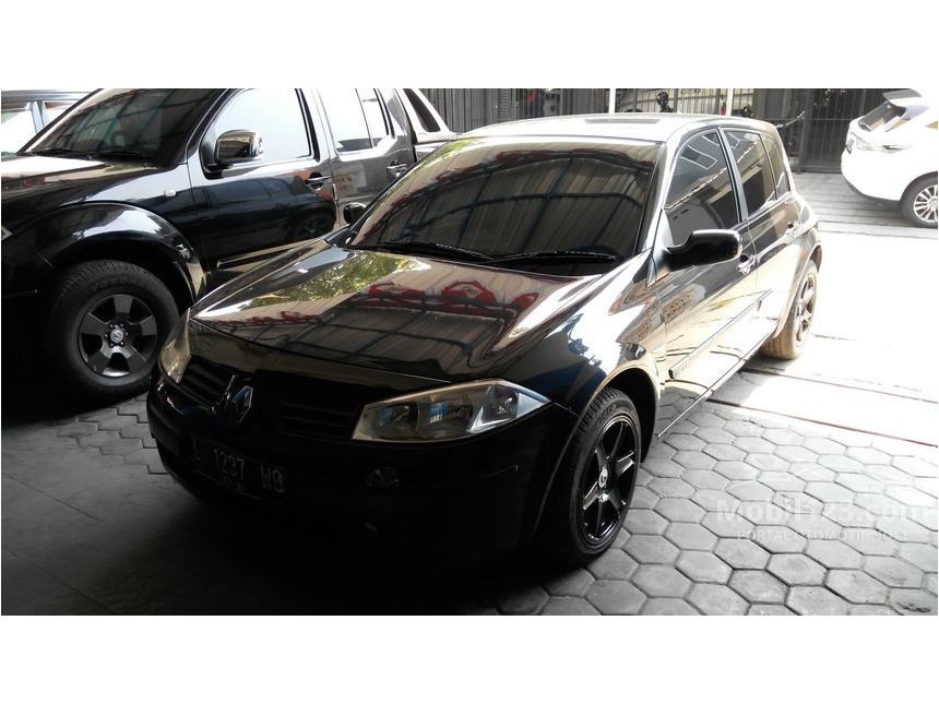  Jual  Mobil Renault  Megane  2004 II 1 6 di Jawa Timur 