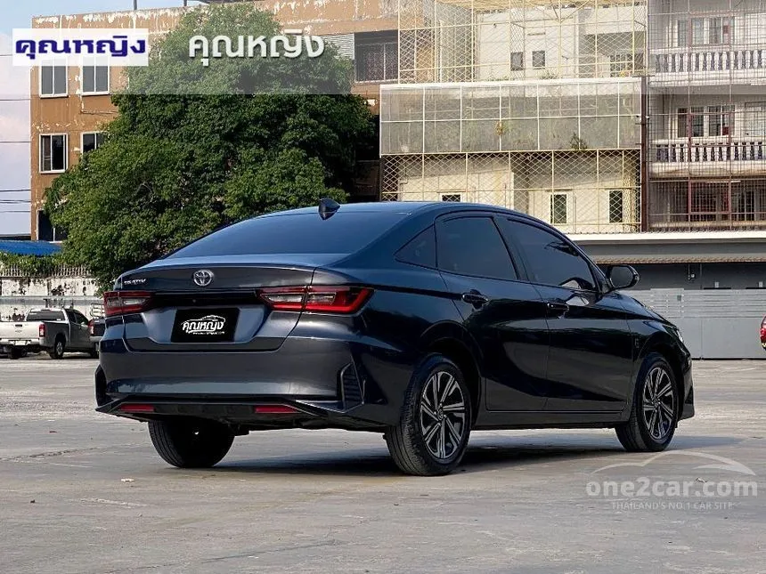 2022 Toyota Yaris Ativ Smart Sedan