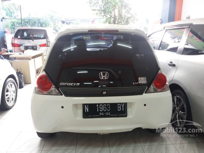 uang 0 pinjaman di Timur 2013 Mobil 1.3 Automatic E Jawa Brio Honda Jual