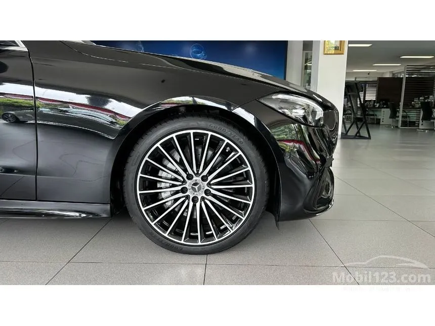 2025 Mercedes-Benz C300 AMG Line Sedan