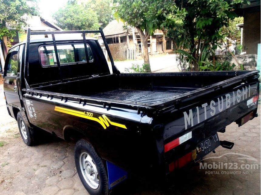 Jual Mobil  Mitsubishi L300  2009 2 5 di Jawa Timur Manual 