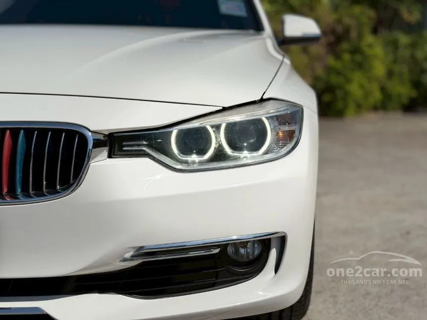 2017 BMW 320i Luxury Sedan