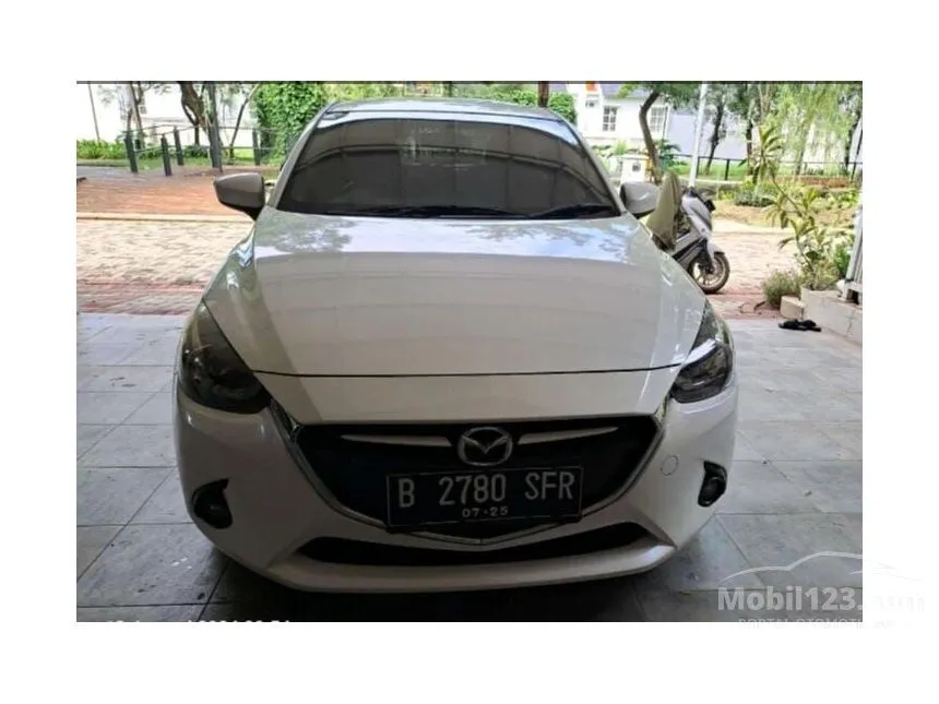Jual Mobil Mazda 2 2015 R 1.5 di Jawa Barat Automatic Hatchback Putih Rp 155.000.000