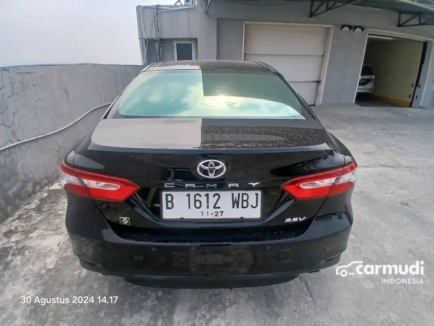 2021 Toyota Camry V Sedan