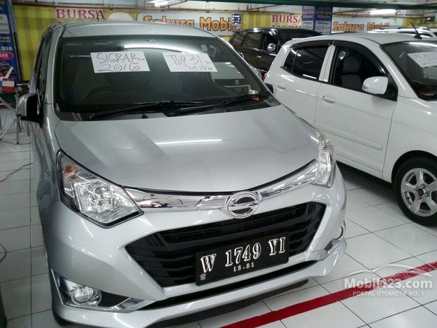 Daihatsu Sigra Mobil bekas dijual di Jawa-timur Indonesia 