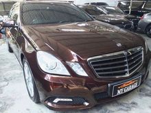 2010 Mercedes-Benz E300 3.0 Avantgarde Panoramic Warna Marun Full Original Kondisi Perfect