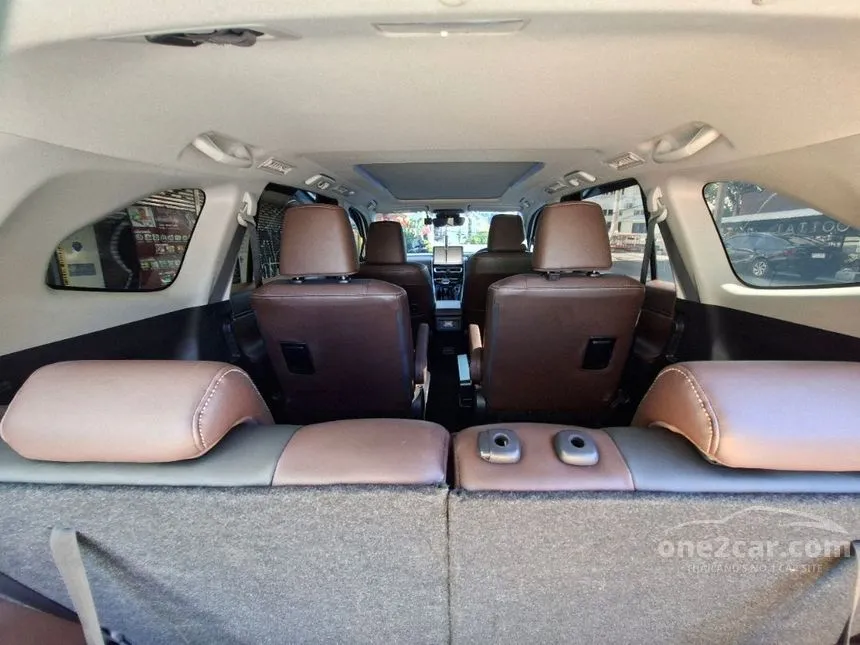 2025 Toyota INNOVA Zenix HEV Premium Wagon
