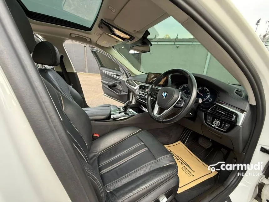 2018 BMW 530i Luxury Sedan