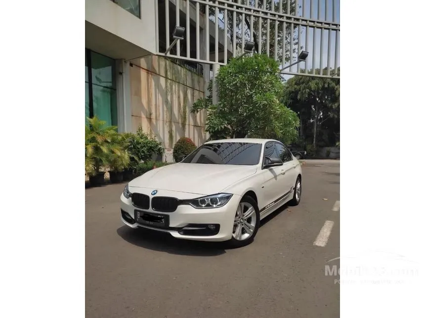 Jual Mobil BMW 320i 2014 Sport 2.0 di DKI Jakarta Automatic Sedan Putih Rp 330.000.000