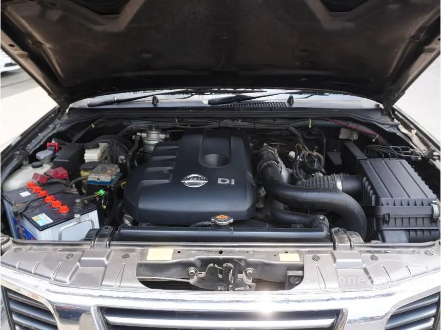 2013 Nissan Frontier Navara SV LE Double Cab Pickup
