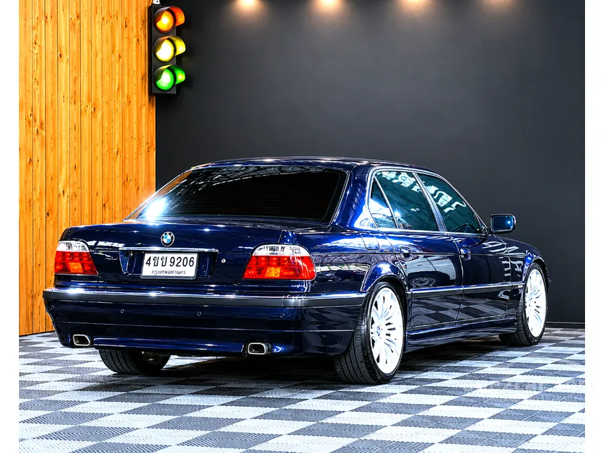 2000 BMW 730i Sedan