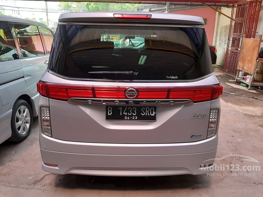 14+ Elgrand 2012 Bekas PNG