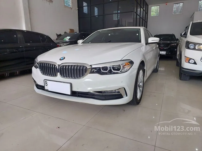 2018 BMW 530i Luxury Sedan