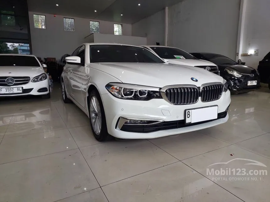 2018 BMW 530i Luxury Sedan
