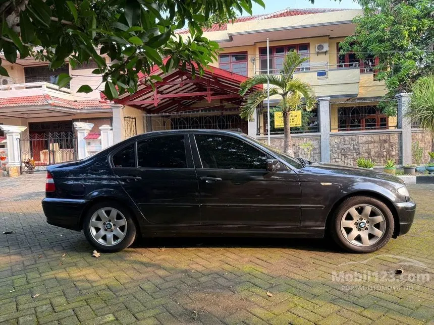 2003 BMW 318i Sedan