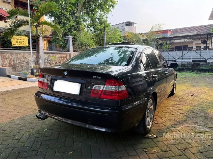2003 BMW 318i Sedan