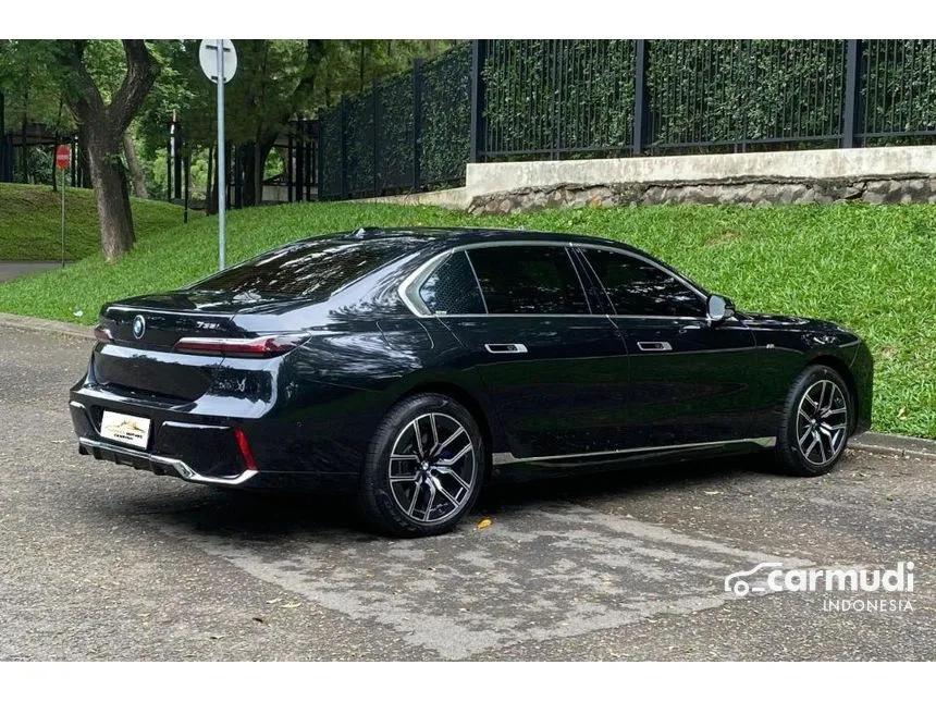 2023 BMW 735i M Sport Sedan