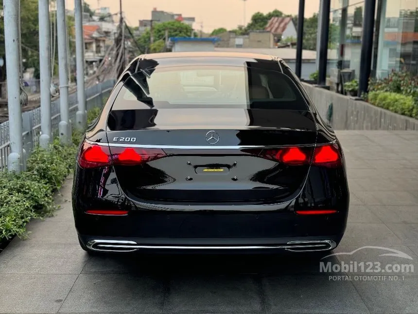 2025 Mercedes-Benz E200 Exclusive Line Sedan