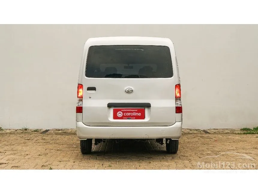 2021 Daihatsu Gran Max Mini Bus D Van