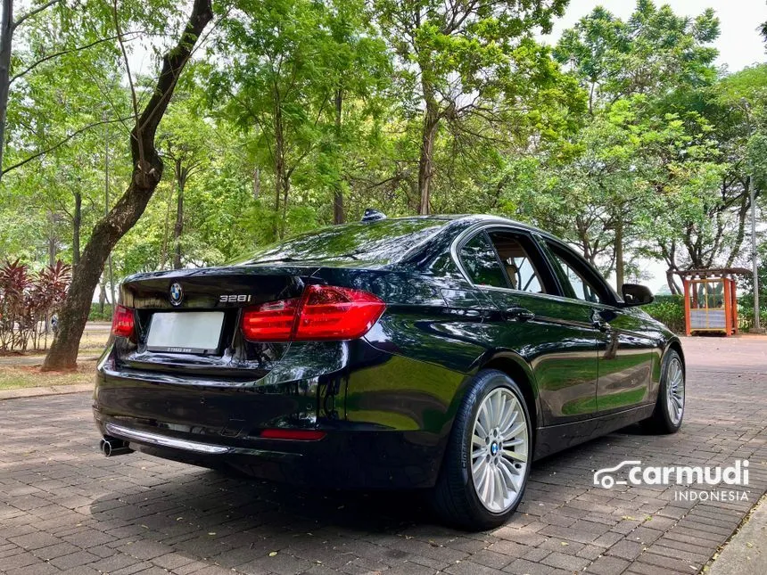 2014 BMW 328i Luxury Sedan