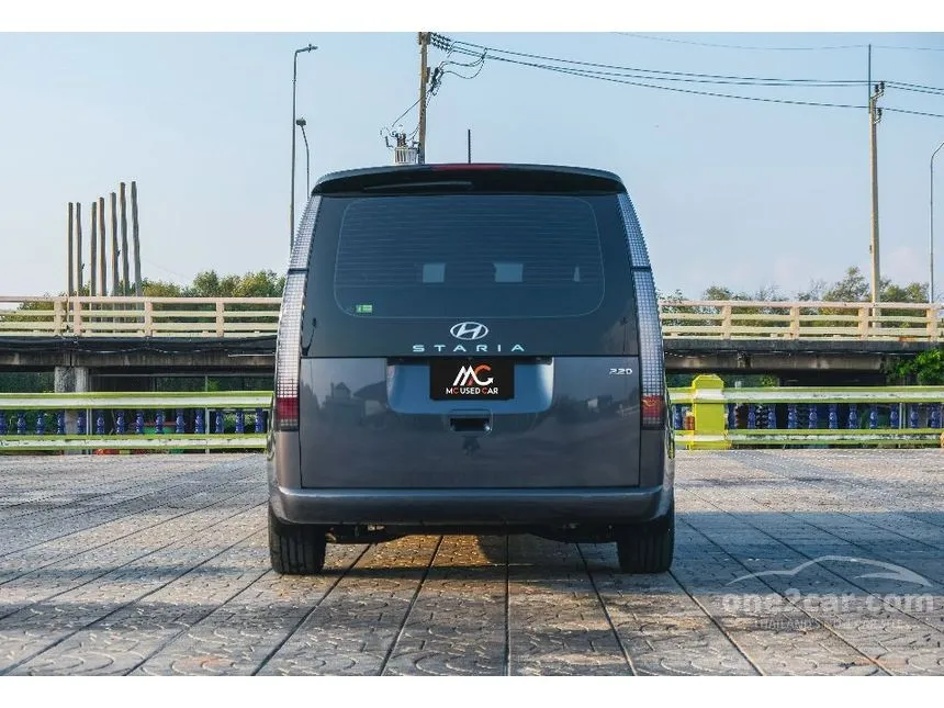 2022 Hyundai Staria SEL Van