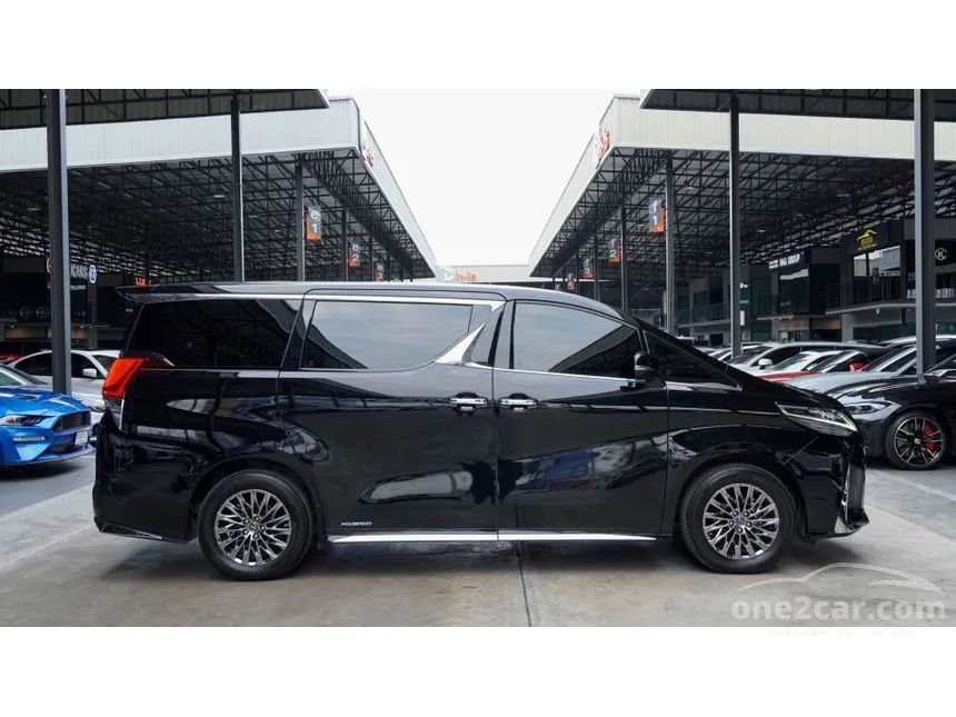 2022 Lexus LM300h Executive Van