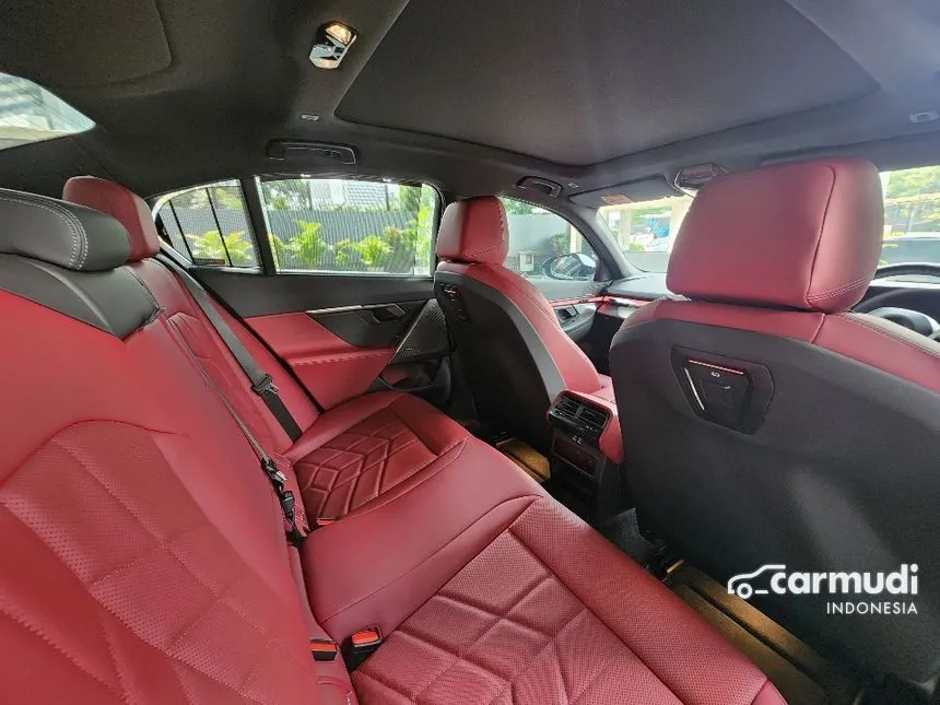 2025 BMW 520i M Sport Sedan