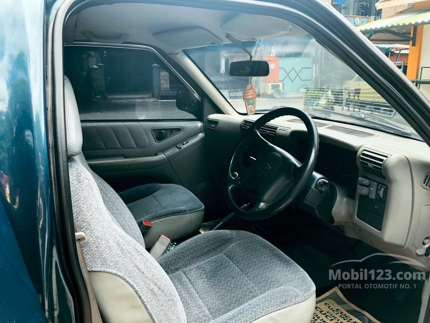 2004 chevrolet blazer interior