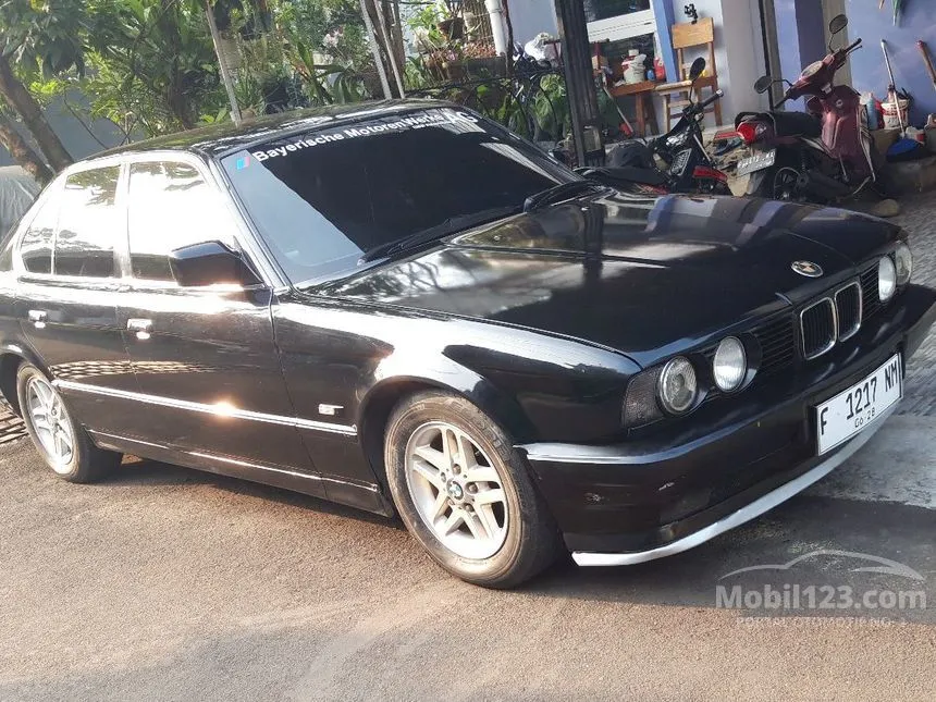 Jual Mobil BMW 520i 1991 2.0 2.0 di Jawa Barat Manual Sedan Hitam Rp 27.500.000