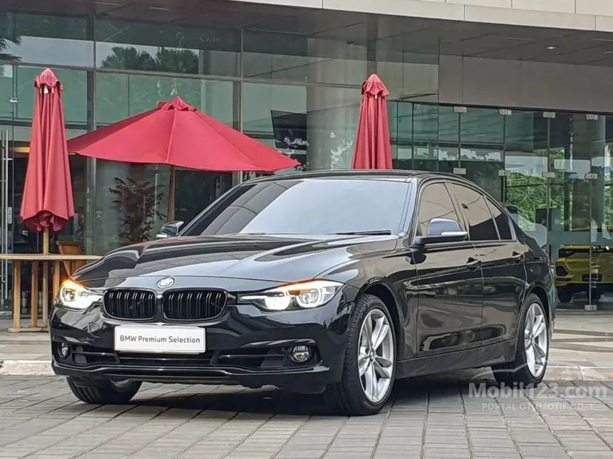 Jual Mobil BMW 320i 2019 Sport Shadow Edition 2.0 di DKI Jakarta Automatic Sedan Hitam Rp 539.000.000