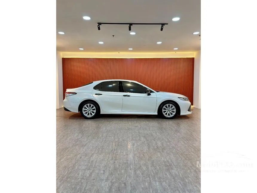 2019 Toyota Camry V Sedan