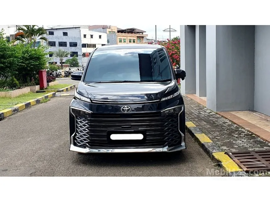 Jual Mobil Toyota Voxy 2023 (Non Premium Color) 2.0 di DKI Jakarta Automatic MPV Hitam Rp 479.000.000