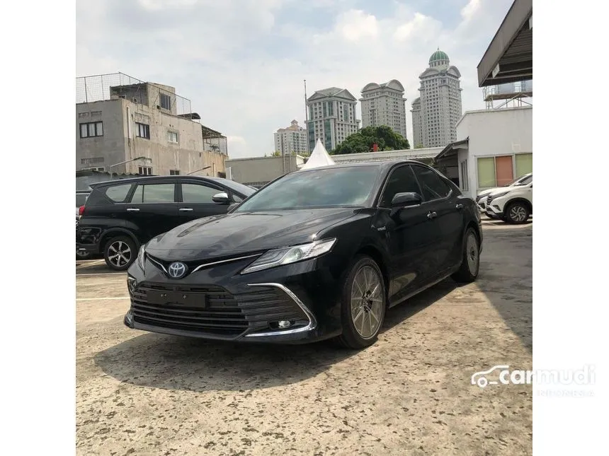 Jual Mobil Toyota Camry 2023 HV TSS 2 2.5 di Banten Automatic Sedan Hitam Rp 748.800.000
