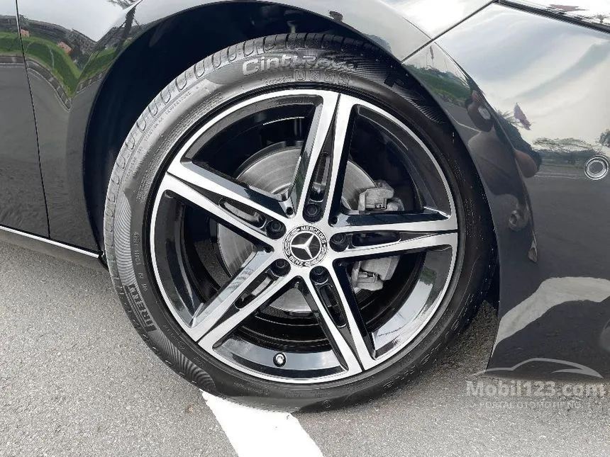 2022 Mercedes-Benz A200 progressive line Sedan
