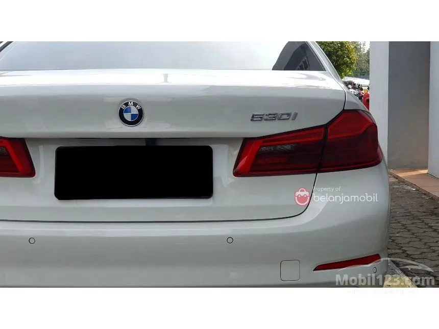 2018 BMW 530i Luxury Sedan