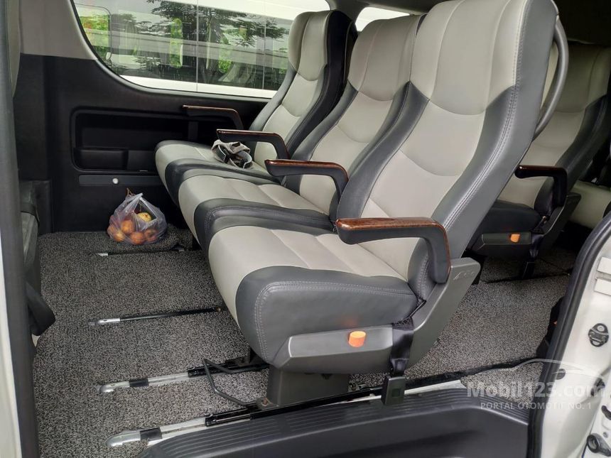 2017 Toyota Hiace Luxury Van