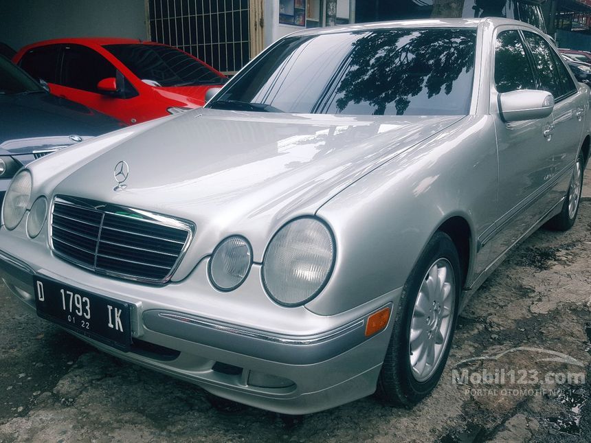 2001 Mercedes-Benz E260 Classic Sedan