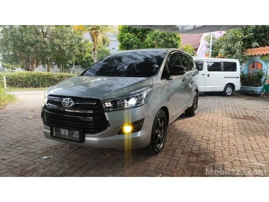 Jual Mobil Toyota Kijang Innova 2019 V 2.4 di Jawa Timur Automatic MPV Abu