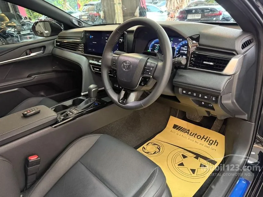 2025 Toyota Camry HEV Sedan