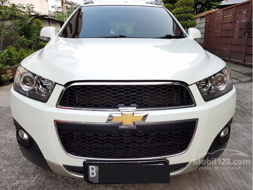 Jual Mobil  Chevrolet  Captiva  2012 Pearl White 2 4 di DKI 