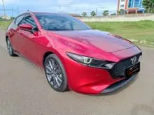 Mazda 3 2.0 SKYACTIV-G Hatchback AT 2021 Merah TDP 180jt Kondisi Mobil Istimewa Bergaransi dan Dijamin Siap Pakai
