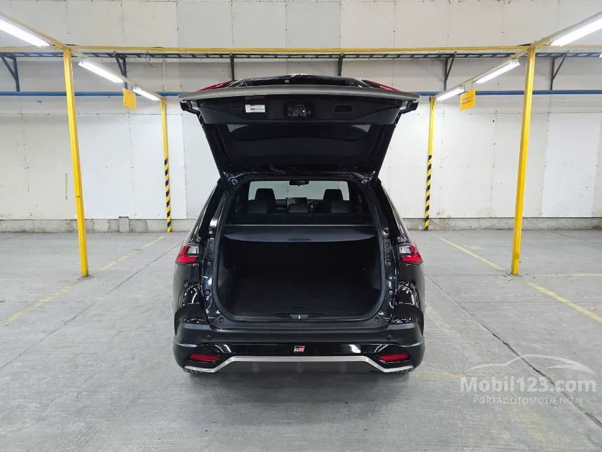 2023 Toyota Yaris Cross S HV SUV