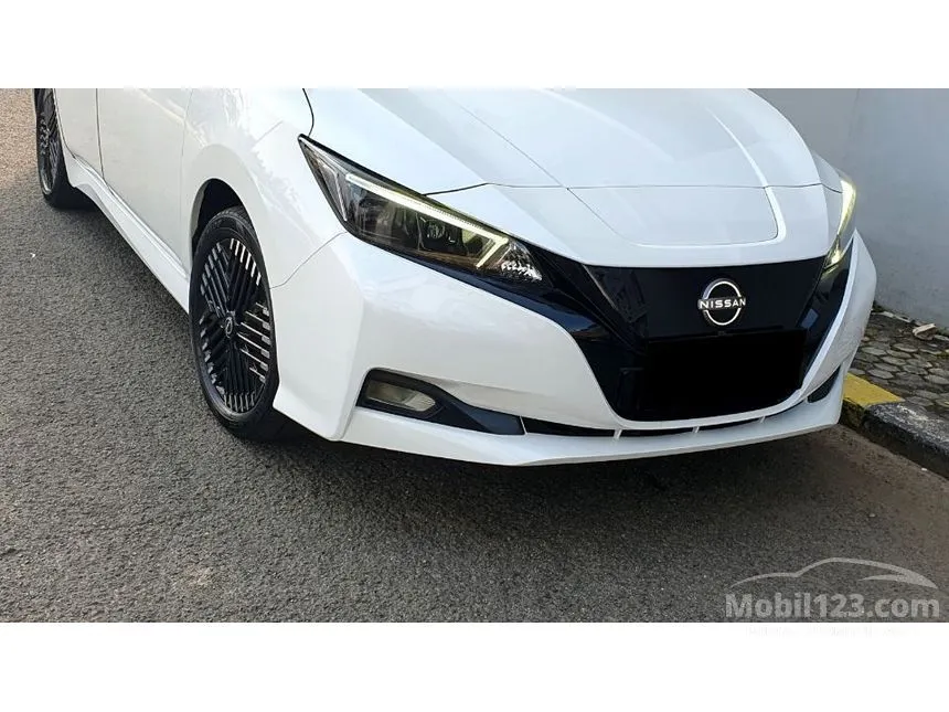 2023 Nissan Leaf (2 Tone) Hatchback