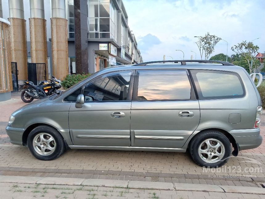 Jual Mobil Hyundai Trajet 2009 GLS 2.0 di Banten Automatic MPV Abu-abu ...