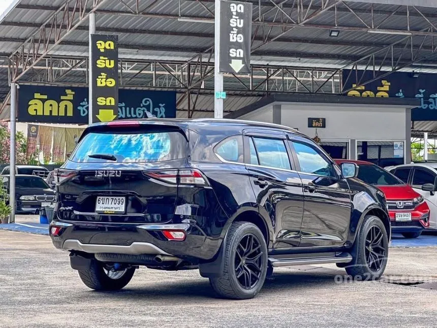 2022 Isuzu MU-X Ultimate SUV