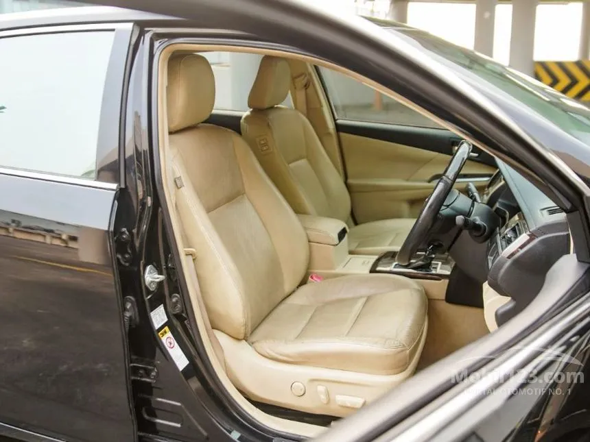 2017 Toyota Camry V Sedan