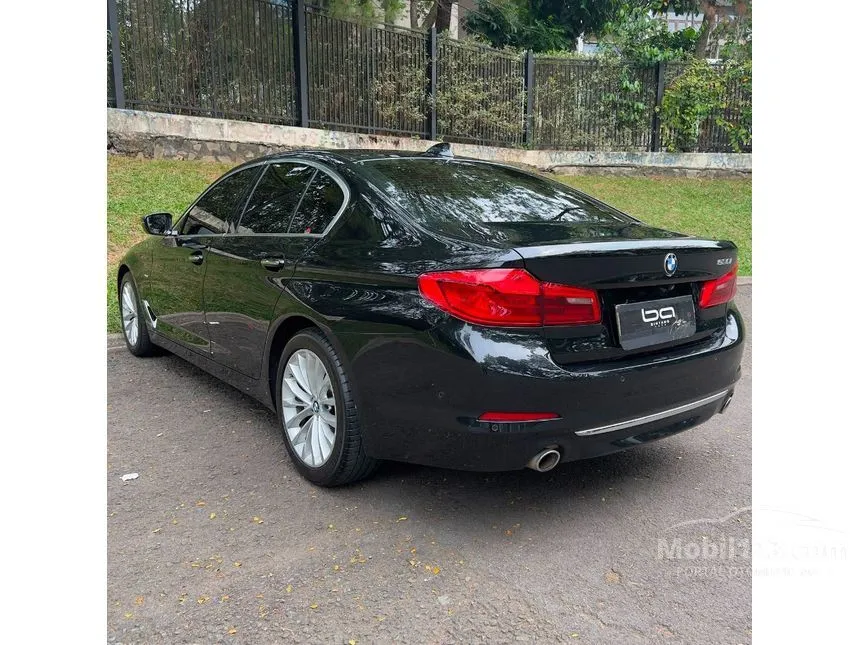 2018 BMW 530i Luxury Sedan