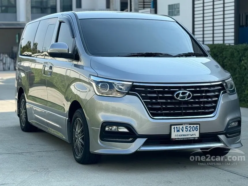 2022 Hyundai H-1 Deluxe Van